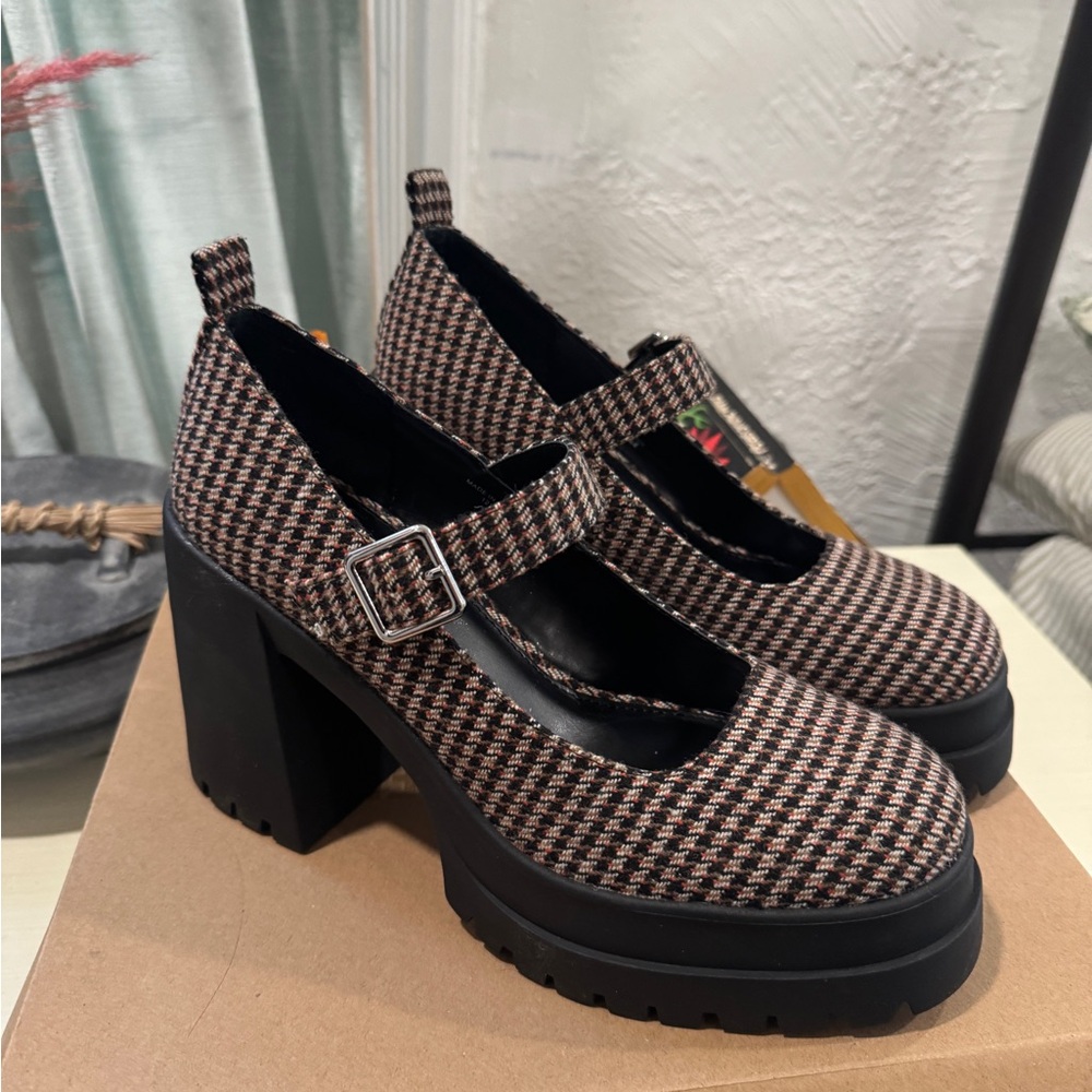 Steve Madden Black and Brown Platform Mary Janes